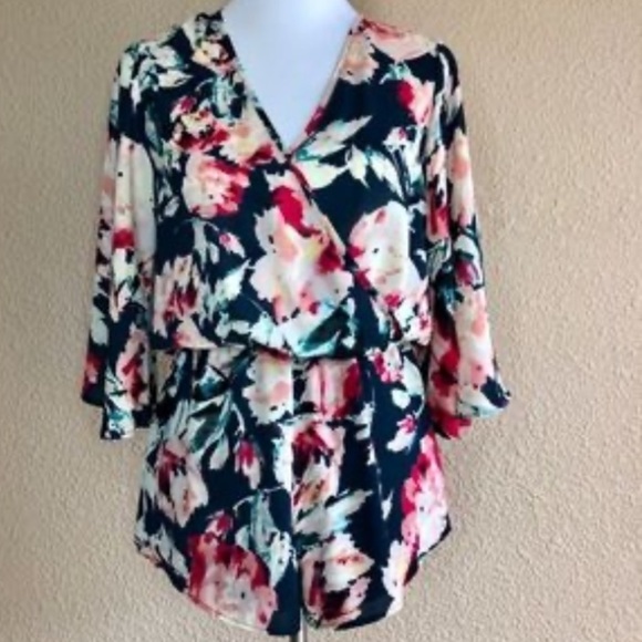 Abbeline Floral Romper - Picture 2 of 7